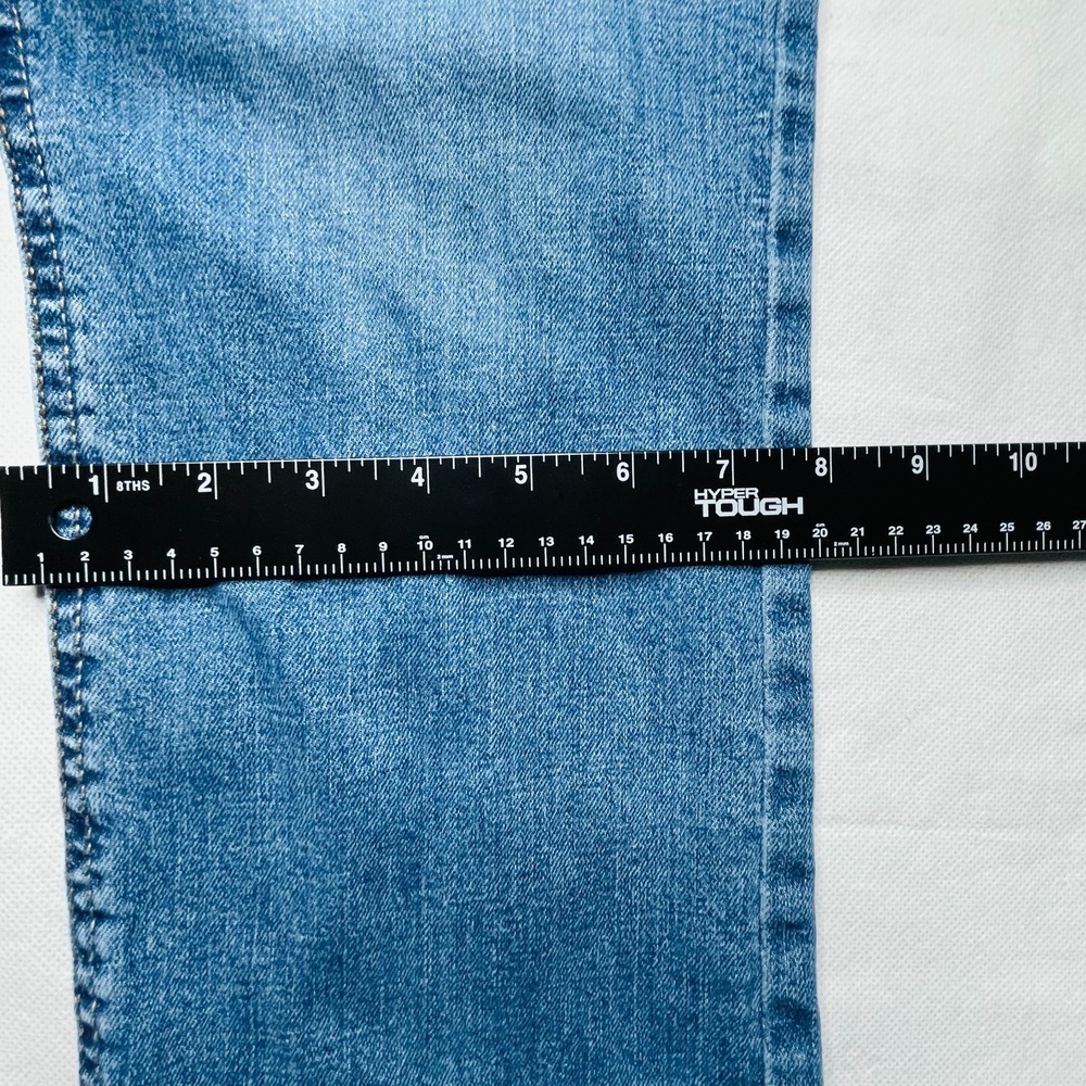 Wrangler Men's 32x30 Light Wash Athletic Fit Straight Leg Denim Jeans - Picture 14 of 16